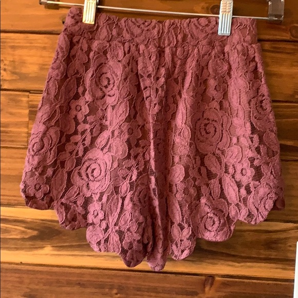 Charlotte Russe Floral Shorts in Mauve - Picture 4 of 5